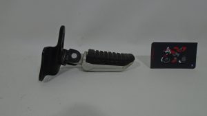 ESTRIBO TRASERO IZQUIERDO SUZUKI INTRUDER M1800R